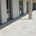 A Frühwald Tiziano kombi térkő nem csupán egy átlagos burkolóelem; ez az innovatív megoldás tökéletes választás mindazok számára, akik stílusos és tartós megoldást keresnek kertjük vagy udvaruk számára.