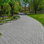 Részletes útmutató arról, hogyan használható a Barabás Téglakő járdákhoz, teraszokhoz és díszfalazatokhoz — beleértve az aktuális Barabás térkő árakat.